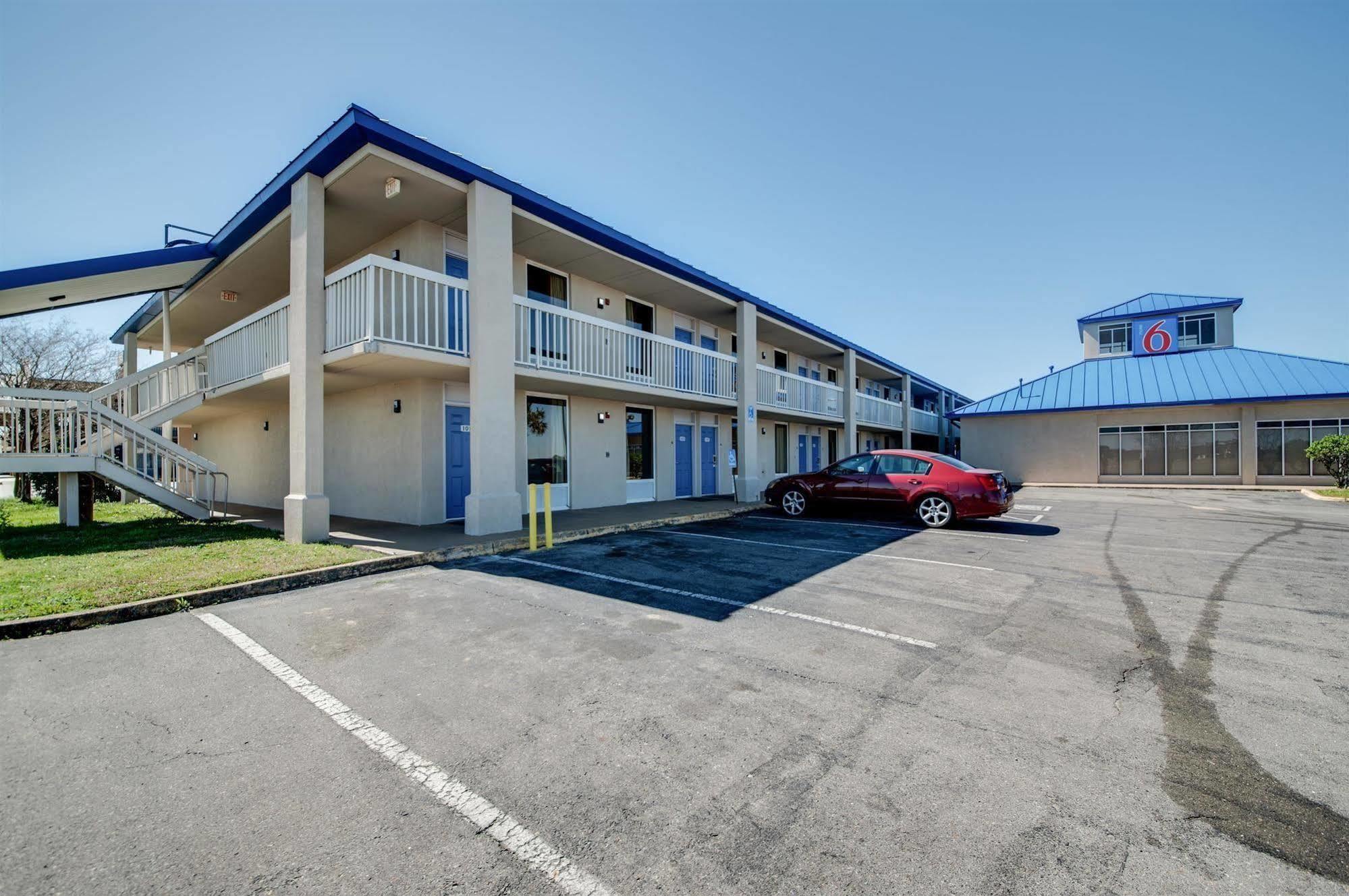 Hotel 6-jennings, La 3*